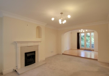 2 bedroom flat for rent in West Hill Road, London, SW18